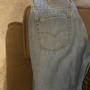 Levi's Classic boot cut Jeans with Iconic Stitching like new